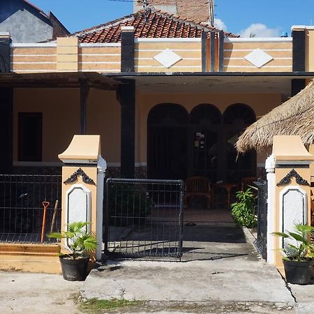 Arriani Homestay カリムンジャワ エクステリア 写真