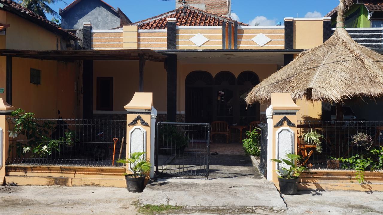 Arriani Homestay カリムンジャワ エクステリア 写真